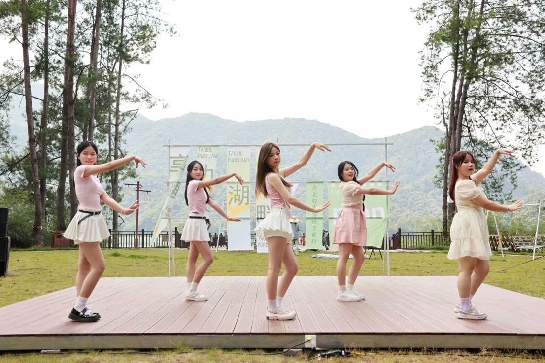 8ee4e4501a2384ea0beabfbfdb816ad617f23b6e