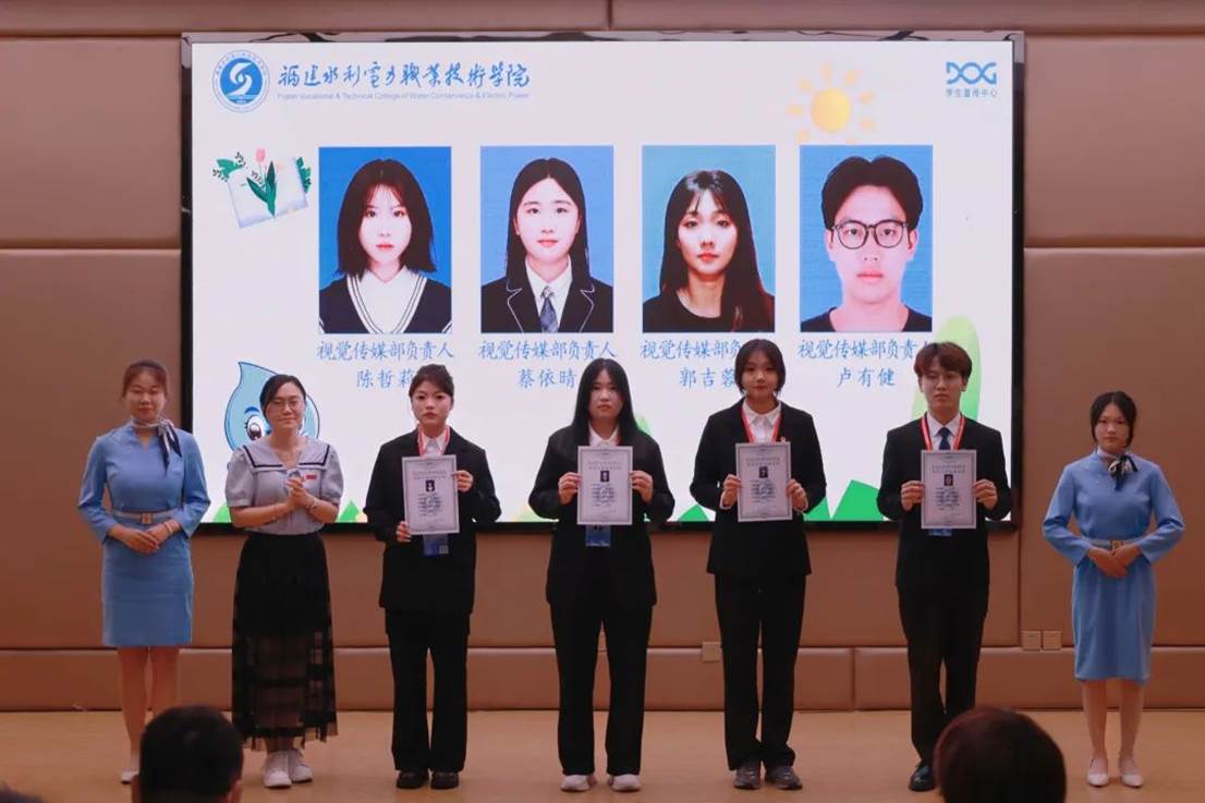 7b144e336bc19bcf8ae9632c2967a0cb460cf863