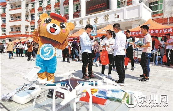 “高职招考高校招生志愿填报咨询会”在黎明职业大学举行