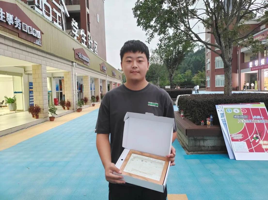 027563c43a559da413de8601393a2d15fb201eaa