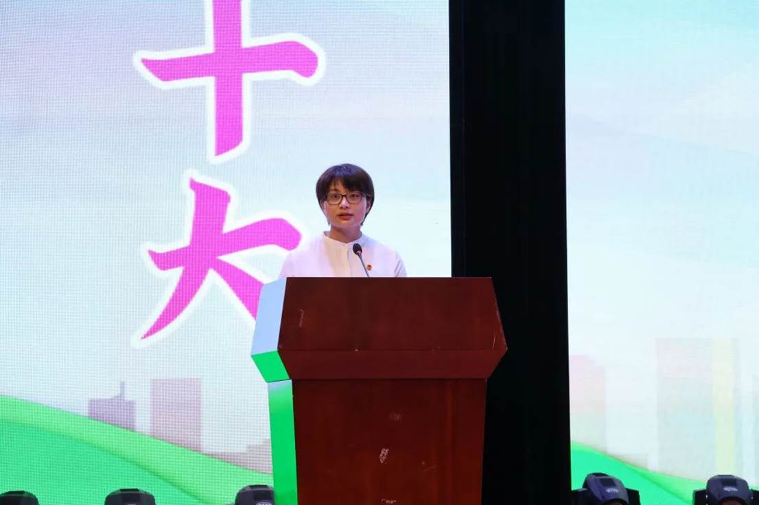 796b3e75d8f2636fcae1fb9ef849fd42a1211838