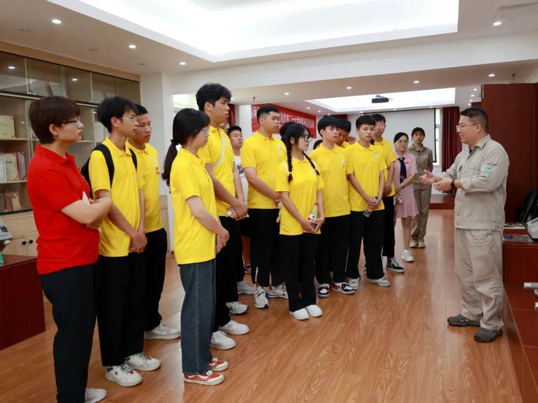 cc092666eb7a1c24c3a31f328d3b586defa2e305