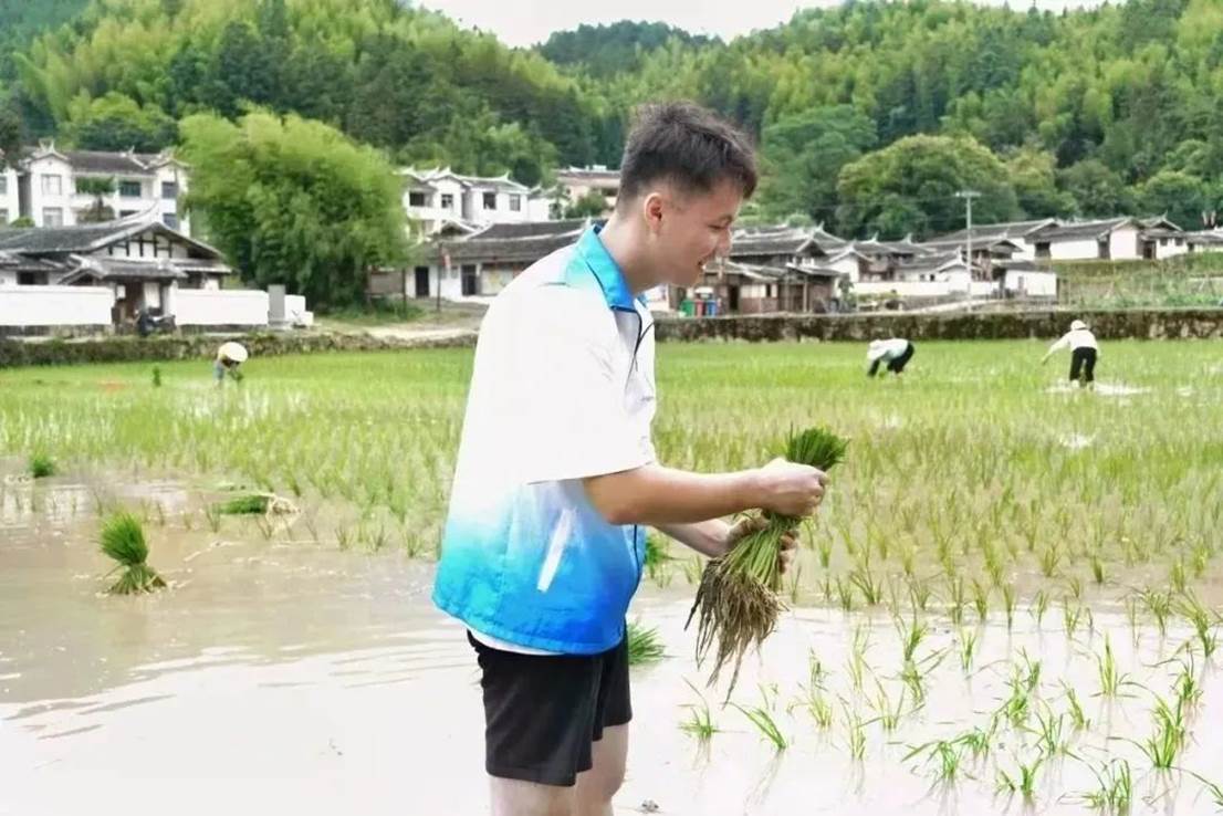 4c145a82bb11a7a2e2f24c49ebd12f40c01417c0